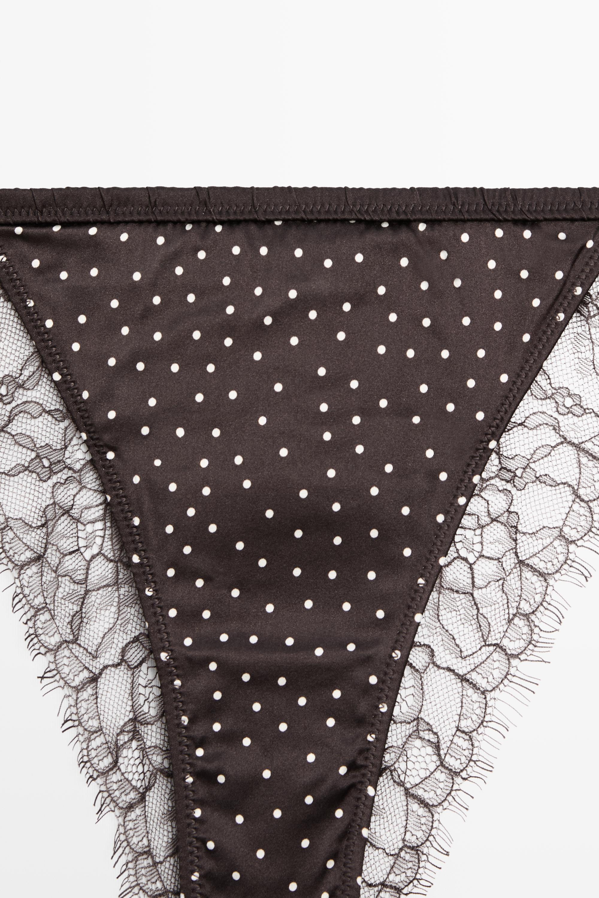 Culotte à pois et dentelle